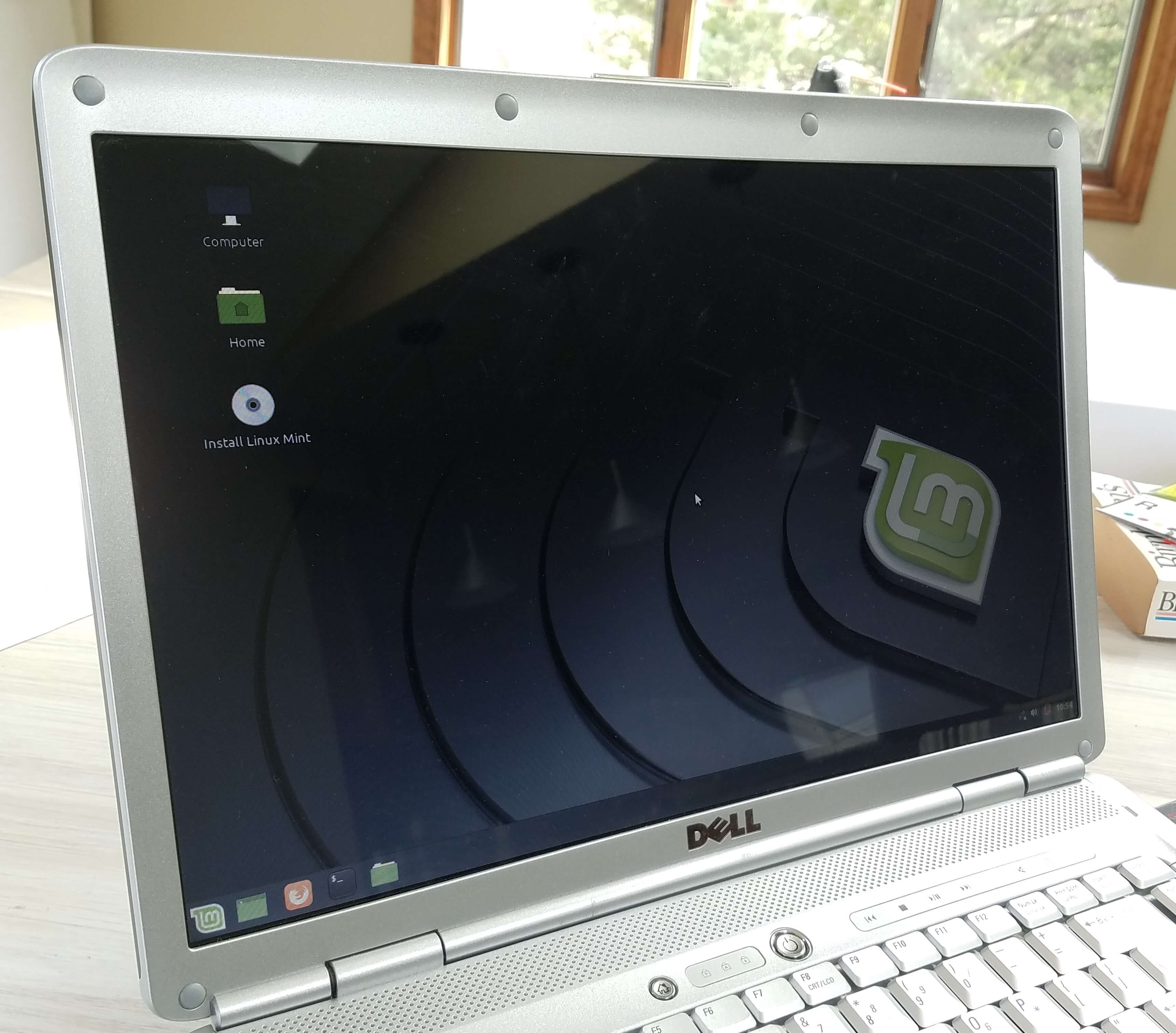 Linux Mint home screen